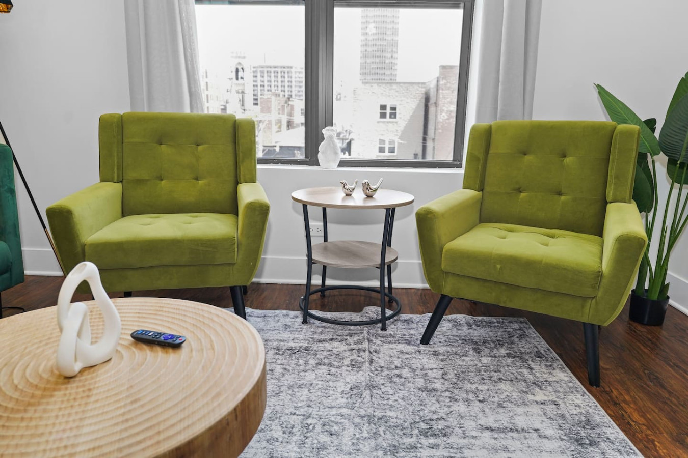 Business + Leisure 420K 3BR Suite Near McCormick