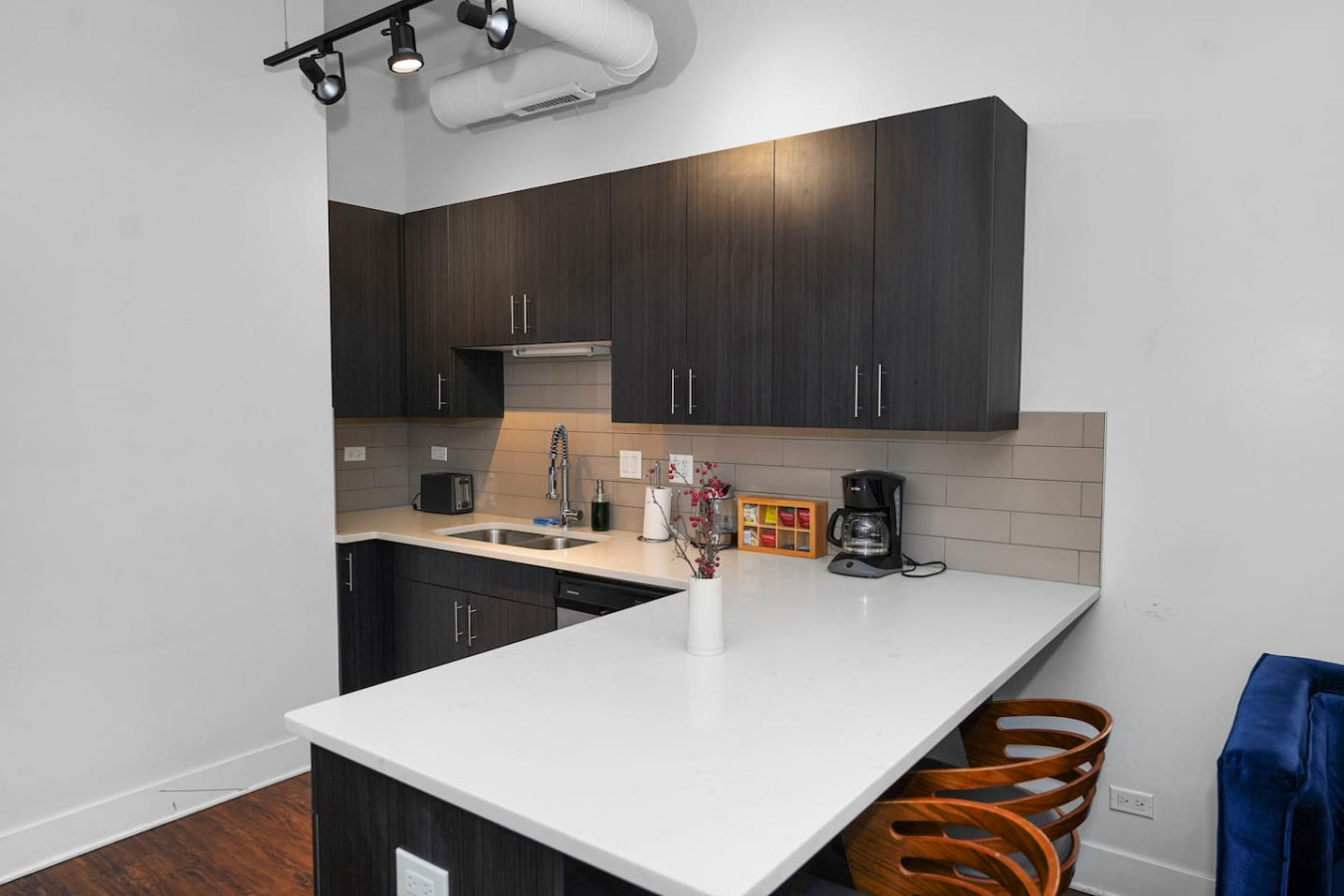 Cozy Chicago Smoke Ok 3BR Suite | Near McCormick