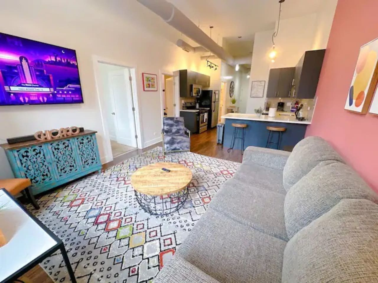 Smoke Ok 2BR Chicago Retreat | Near McCormick