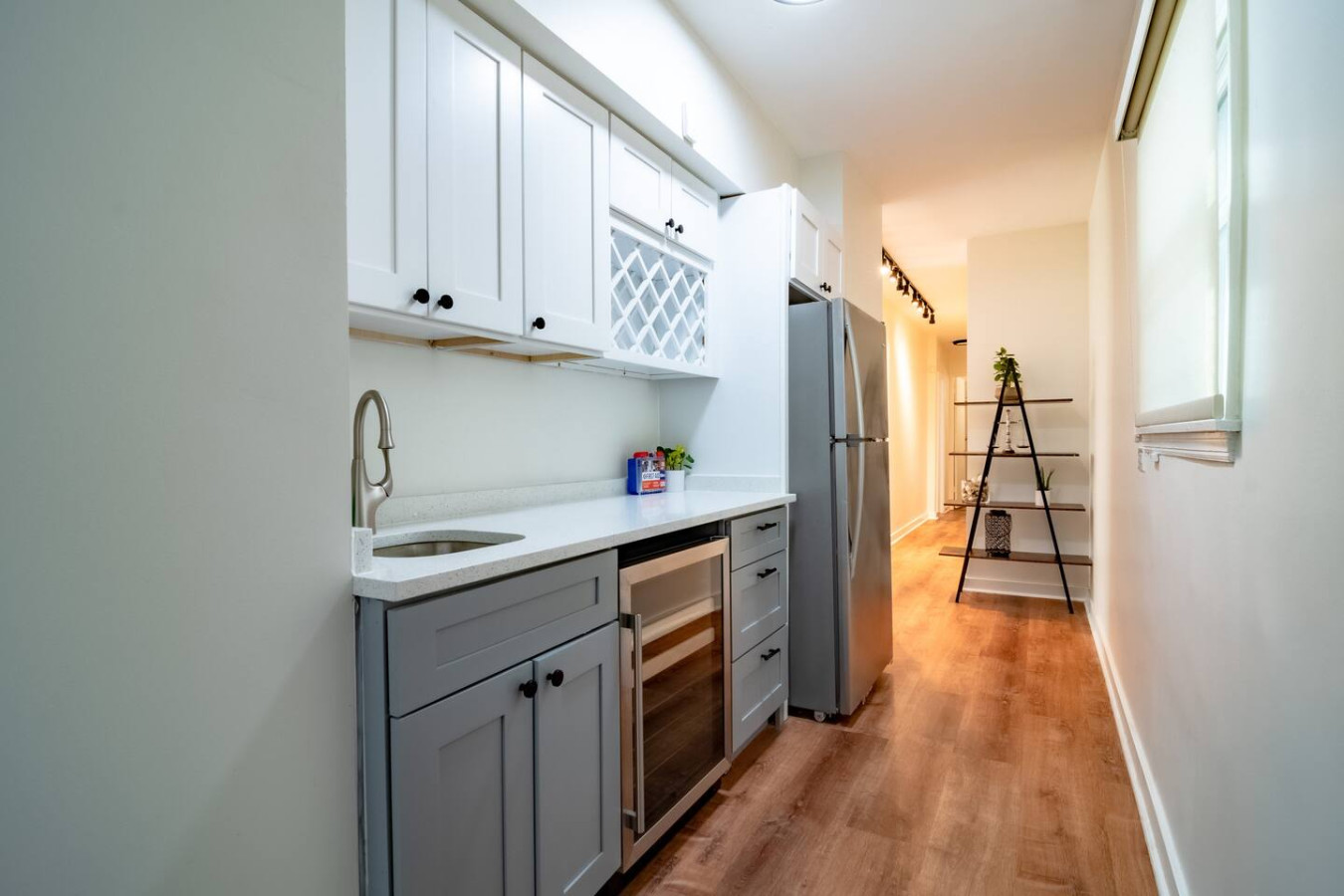 Modern 4BR Gold Coast Duplex with Jacuzzi + Balcony