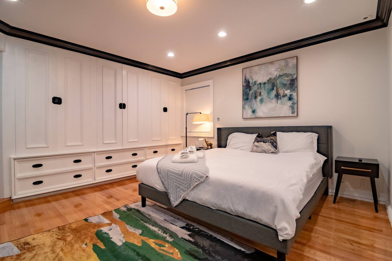 Modern 4BR Gold Coast Duplex with Jacuzzi + Balcony