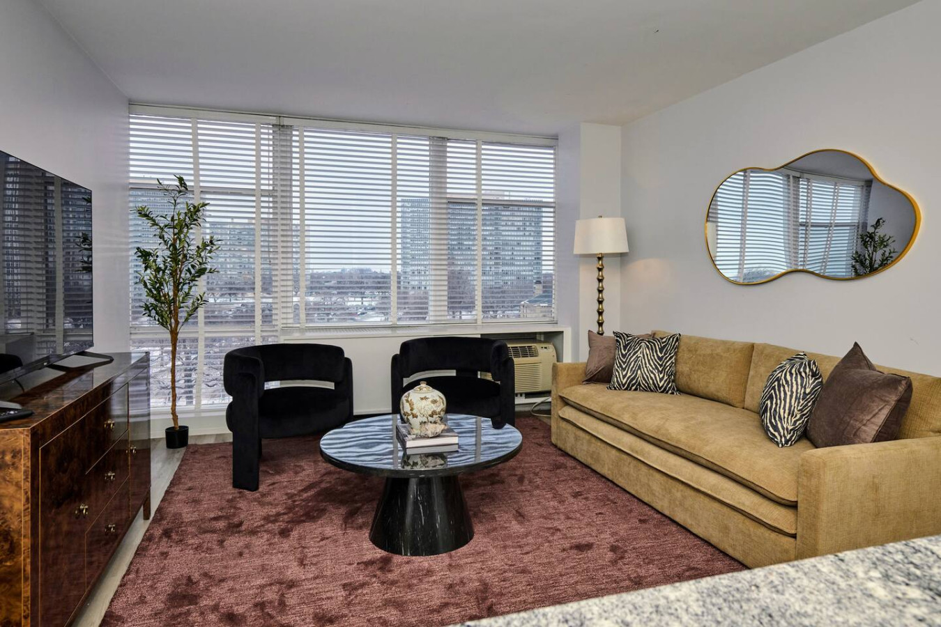 Comfortable 1BR * Chicago Stay + City Views