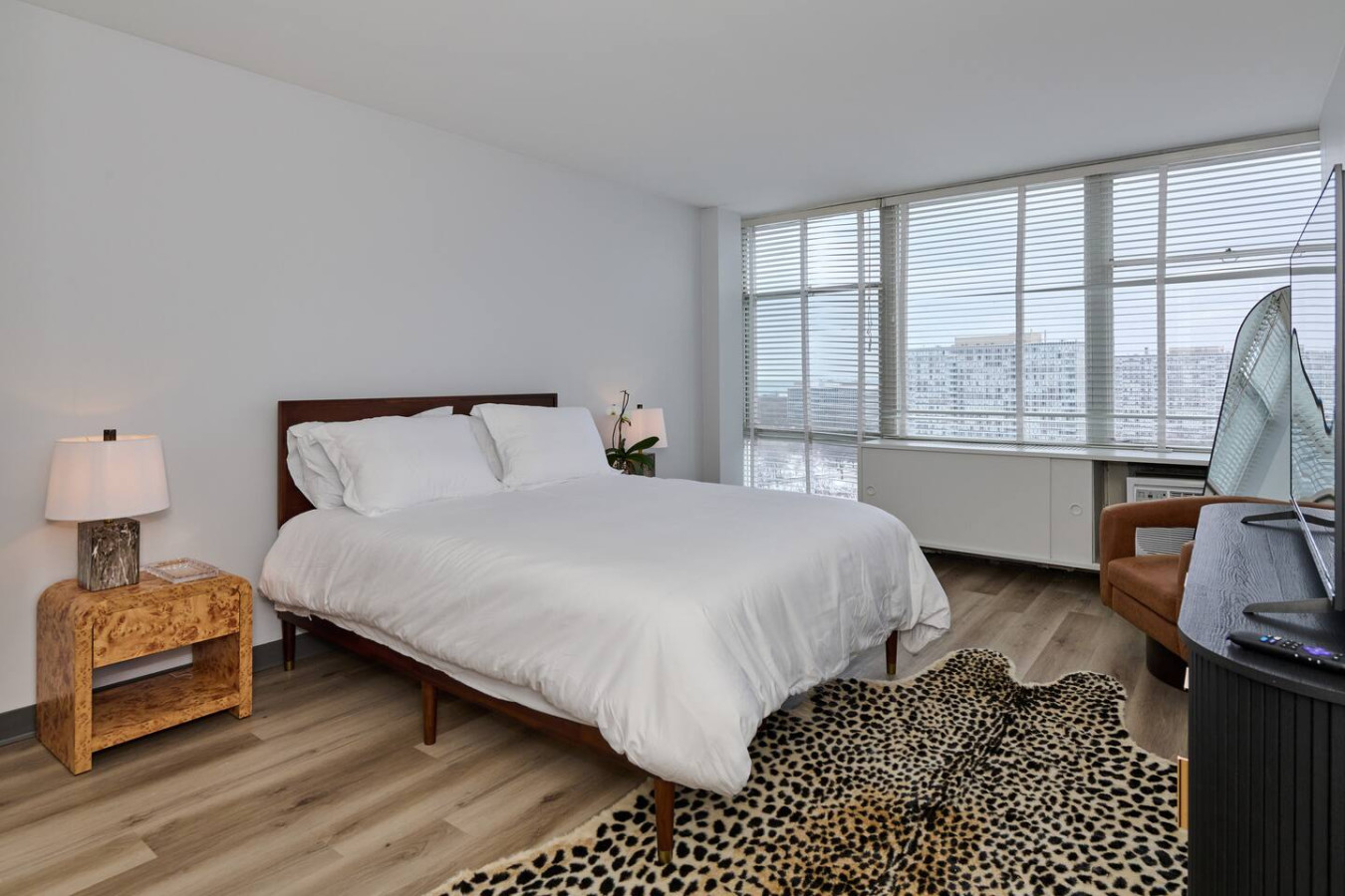 1BR Urban Retreat * Skyline Views