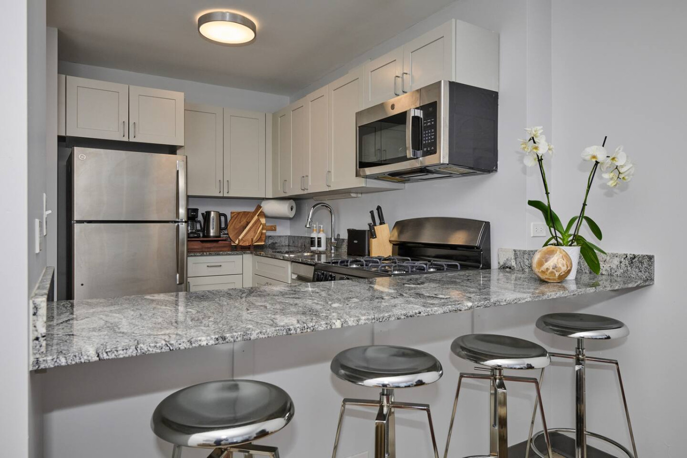City Views Escape Modern 1BR | Near McCormick