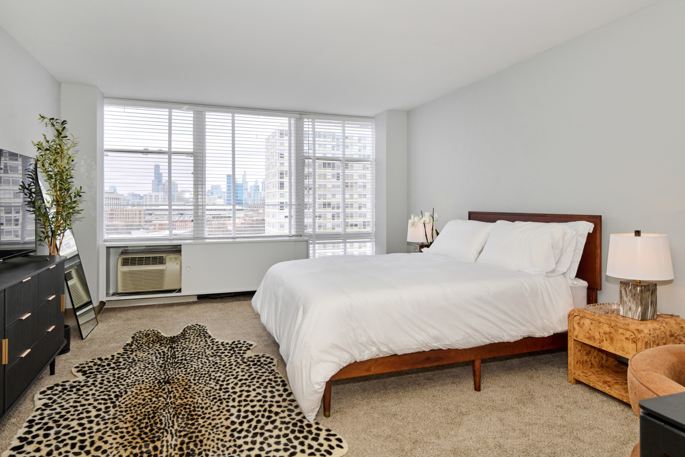 Spacious 3BR Sleeps 8 * 5 Min to McCormick + Gym + Rooftop