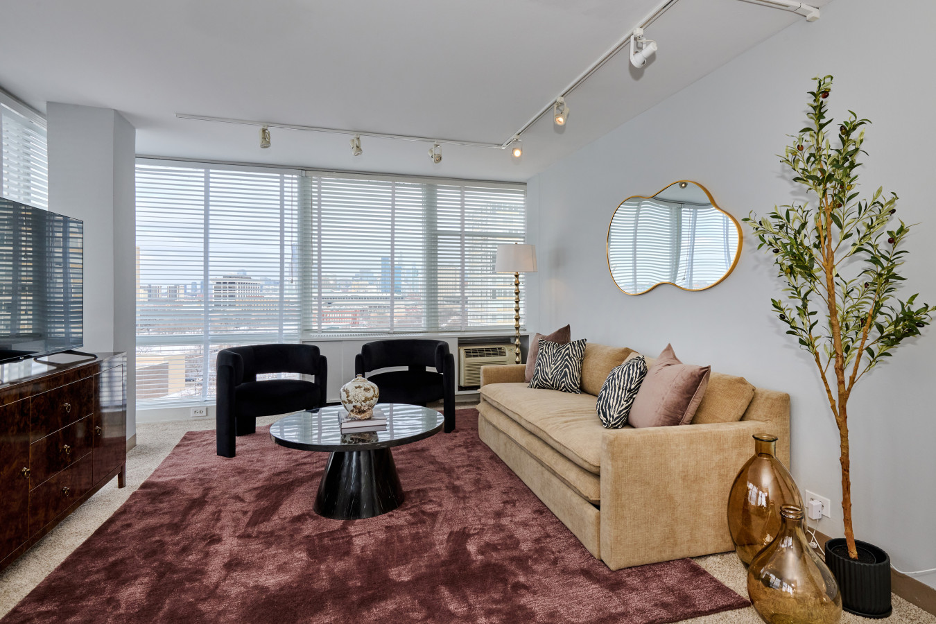 Spacious 3BR Sleeps 8 * 5 Min to McCormick + Gym + Rooftop