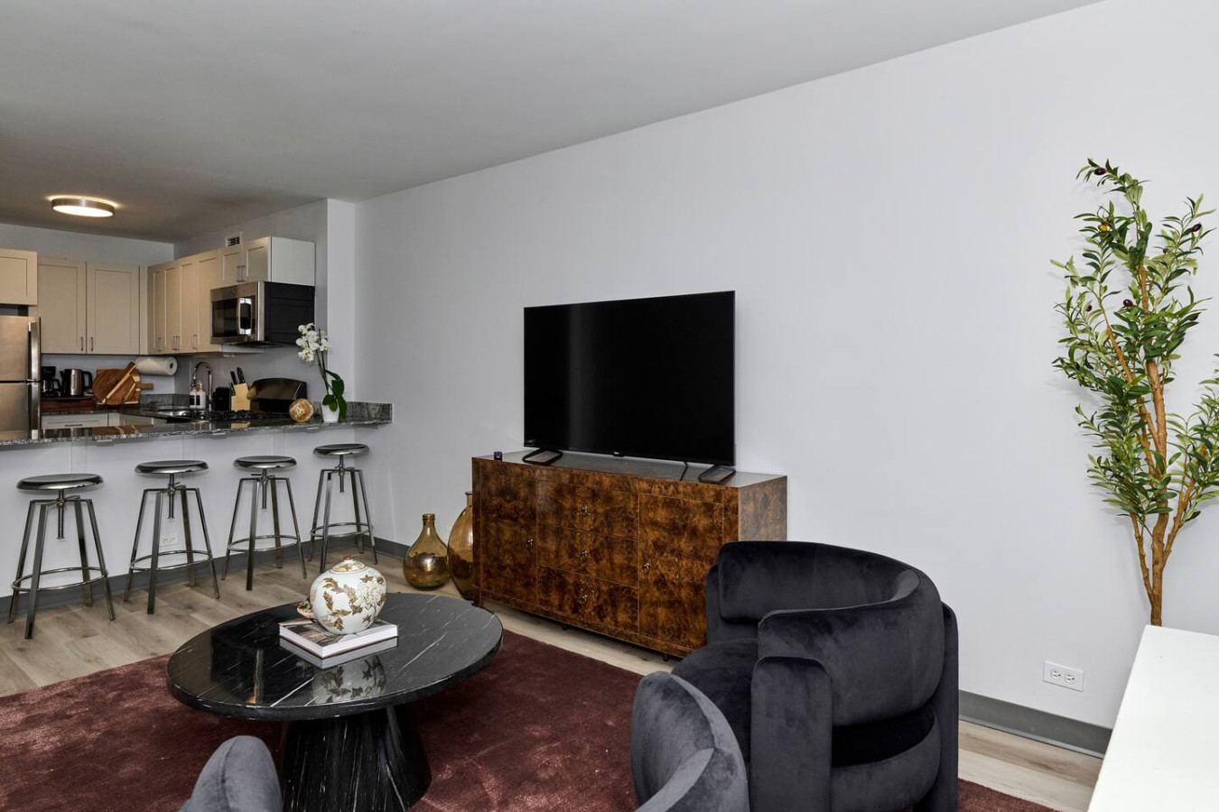 Modern 1BR Retreat | Rooftop + Gym + WiFi