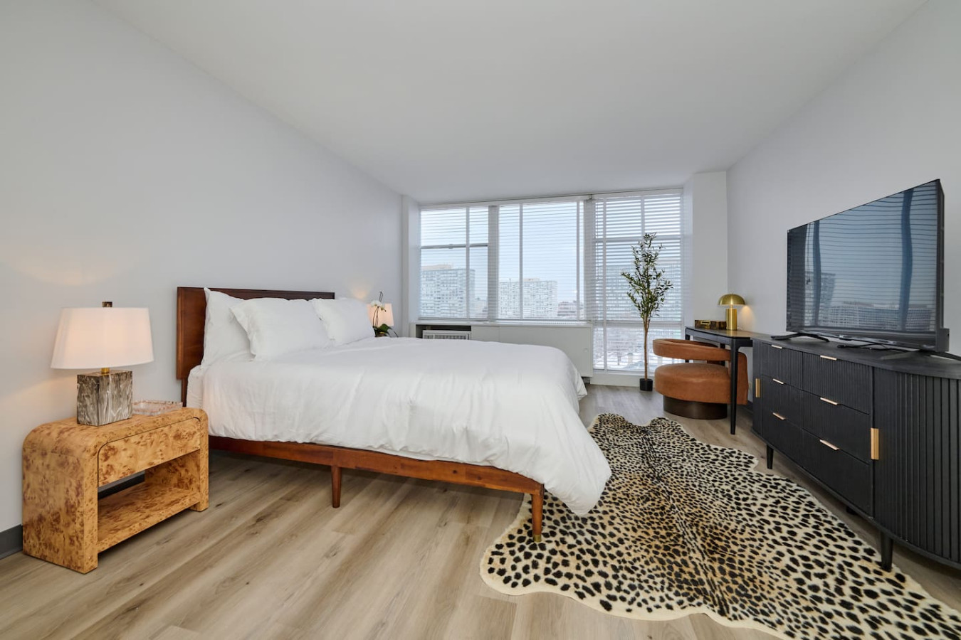 Comfortable 3BR * Near McCormick + City Views