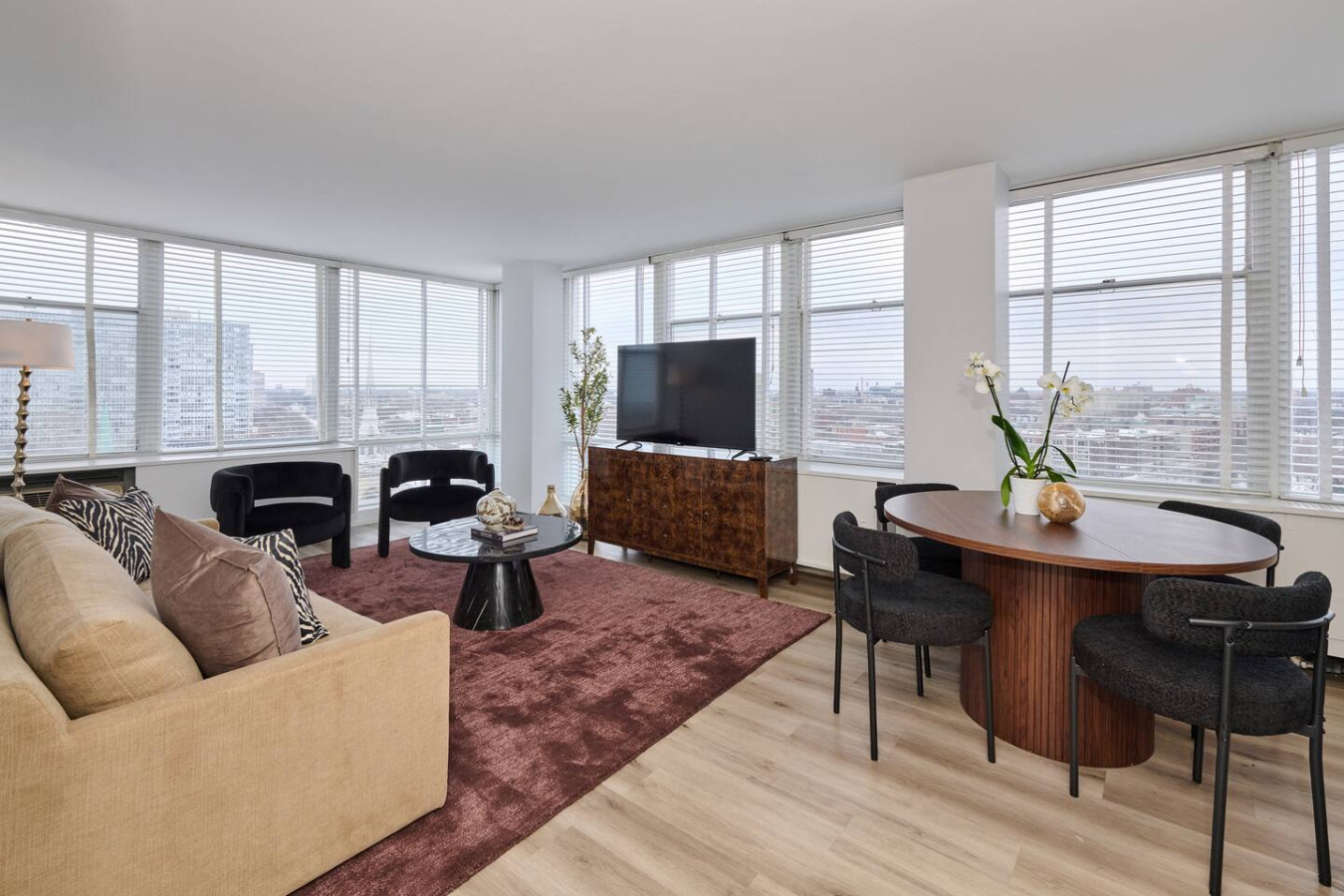 Comfortable 3BR * Near McCormick + City Views