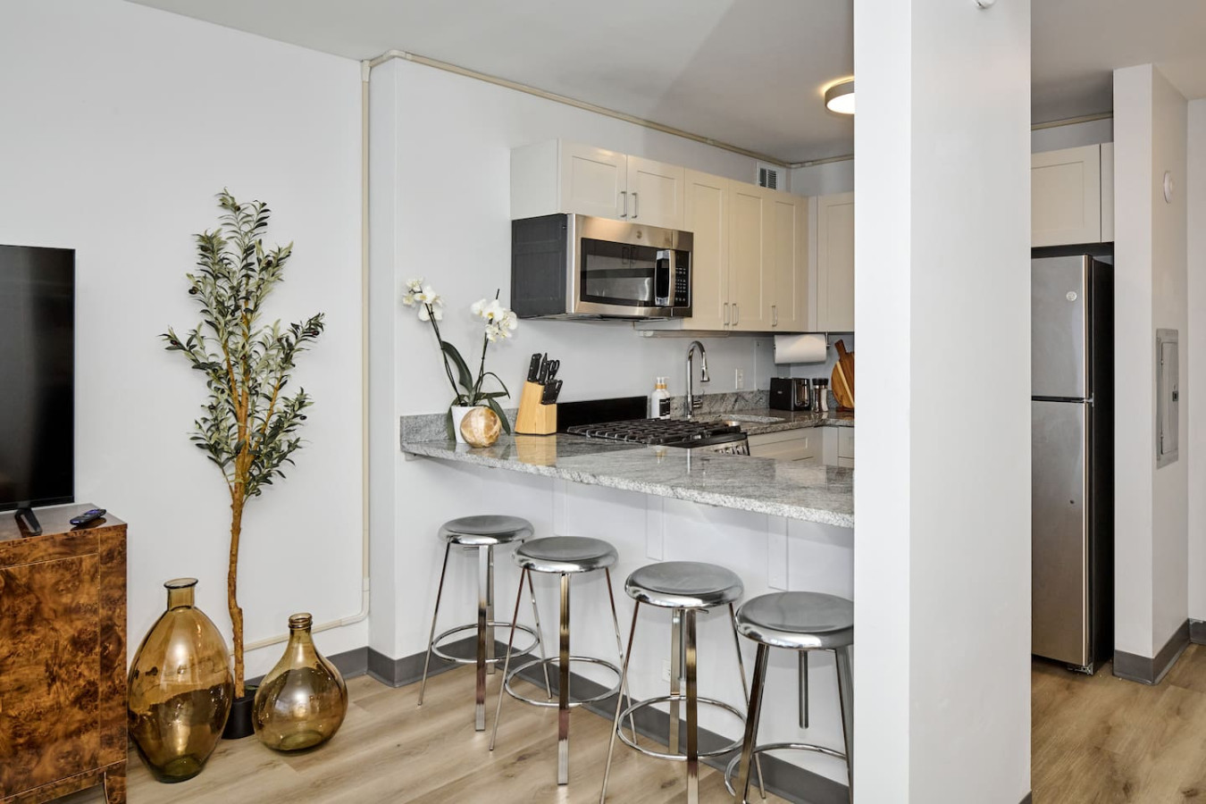 Studio Near McCormick & Downtown | Work Ready