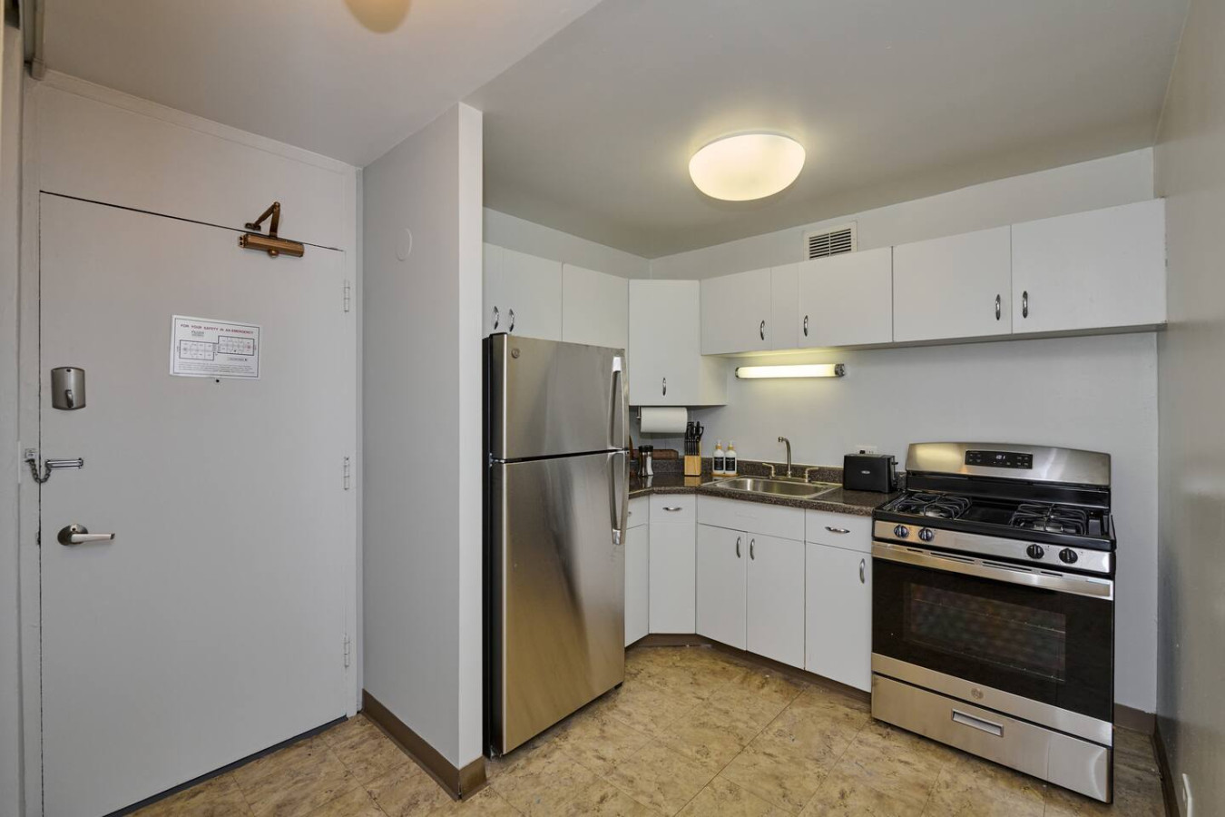 Bright 1Bedroom Sleeps 4 * Near McCormick