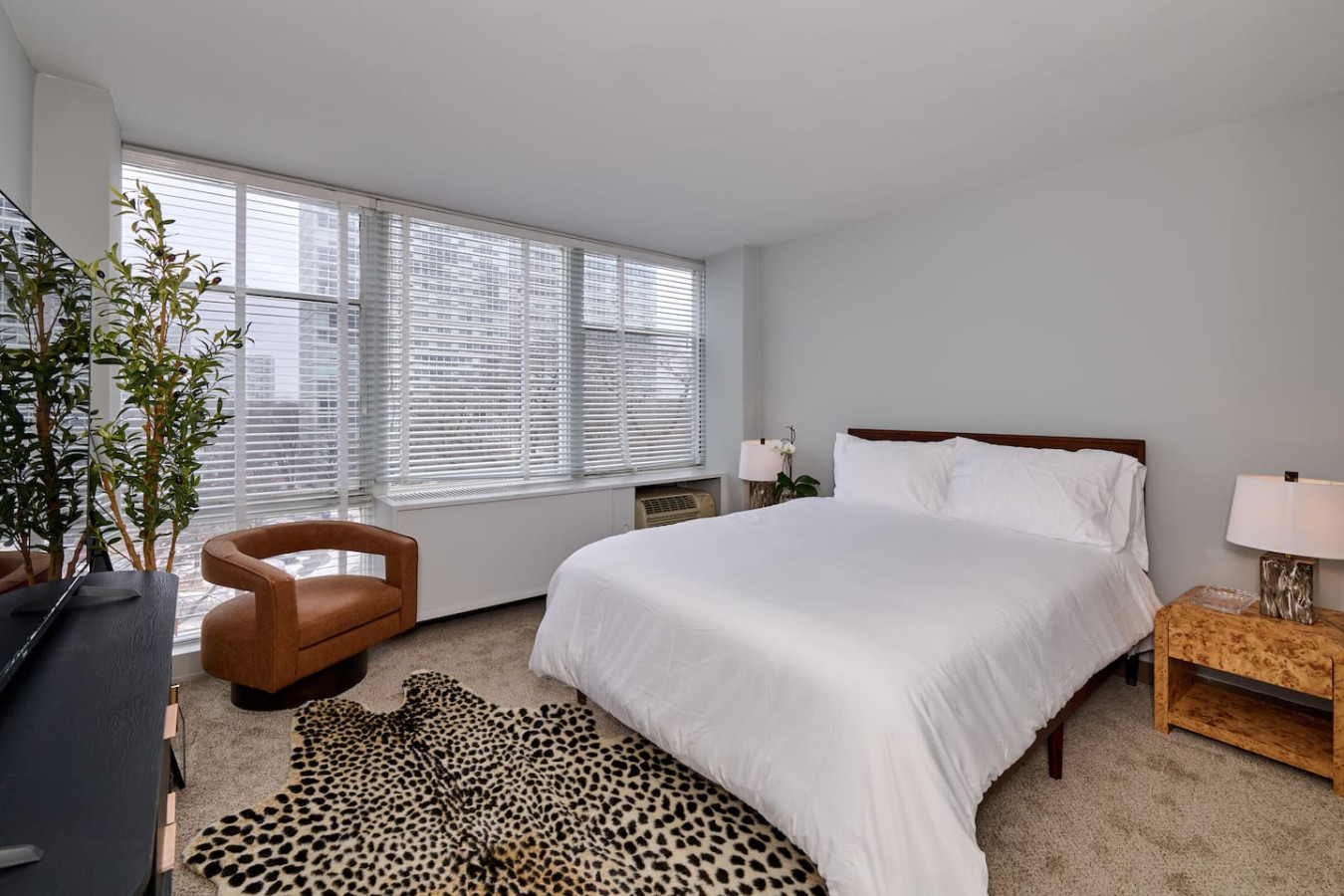 Bright 1Bedroom Sleeps 4 * Near McCormick