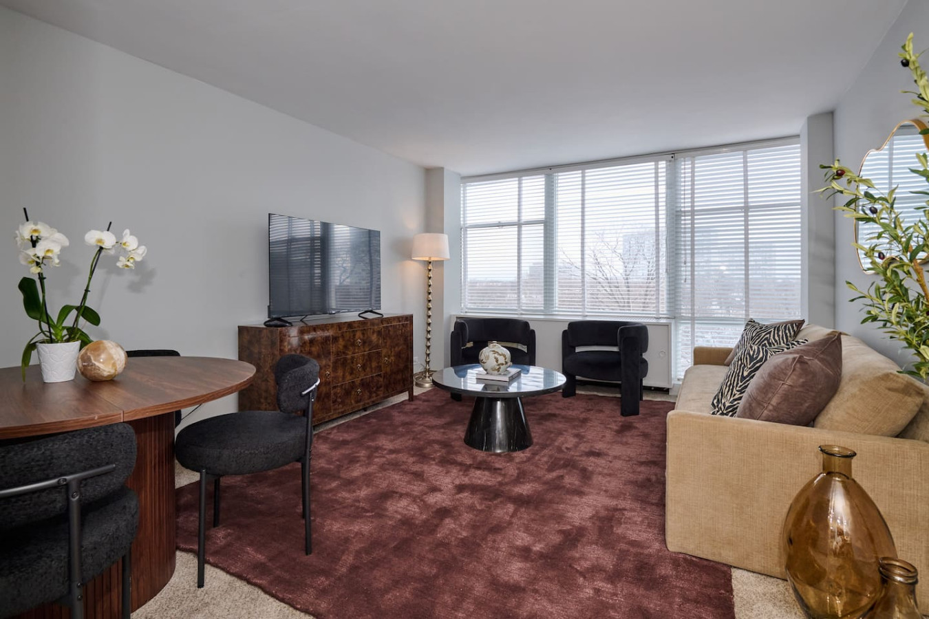 Bright 1Bedroom Sleeps 4 * Near McCormick