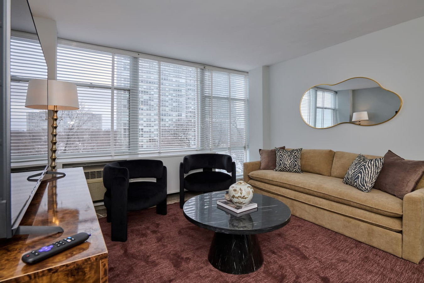 Bright 1Bedroom Sleeps 4 * Near McCormick