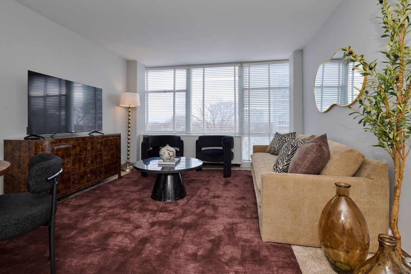 Bright 1Bedroom Sleeps 4 * Near McCormick