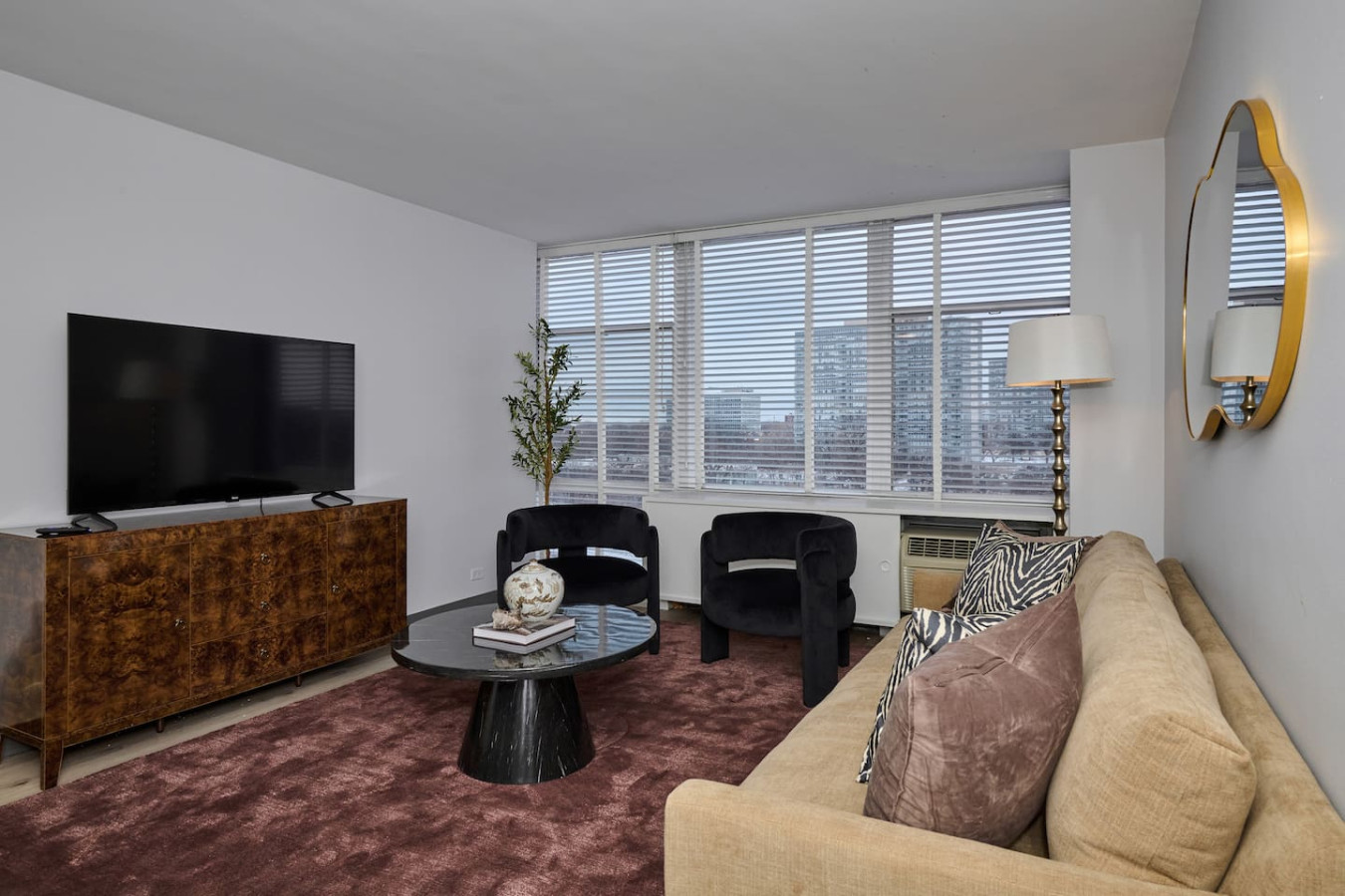 City View 1 Bedroom Apartment * Gym + Rooftop
