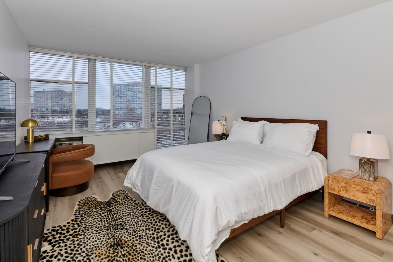 City View 1 Bedroom Apartment * Gym + Rooftop