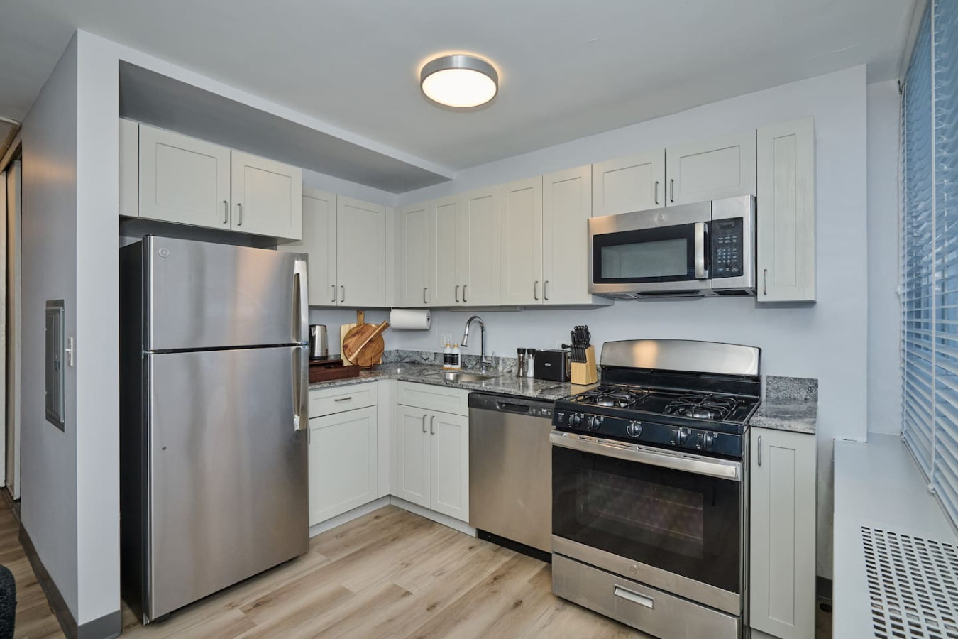 2BR South Loop Oasis * Minutes to Downtown