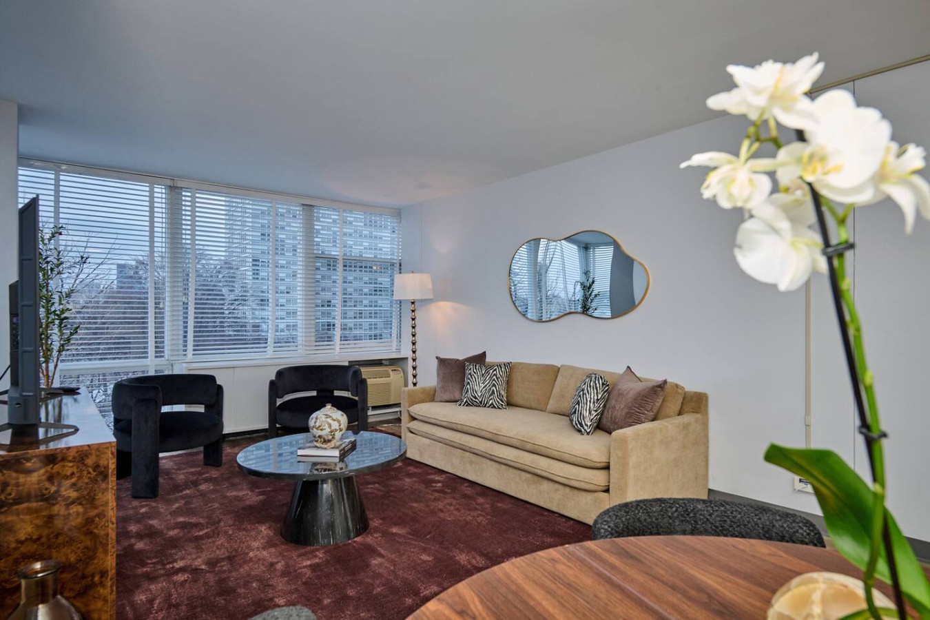 2BR South Loop Oasis * Minutes to Downtown