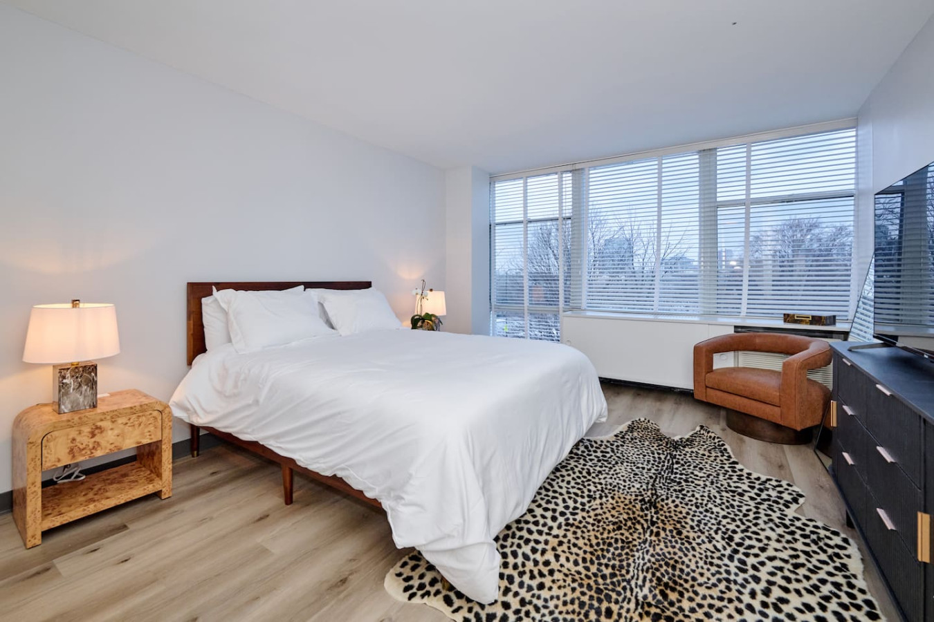 2BR South Loop Oasis * Minutes to Downtown