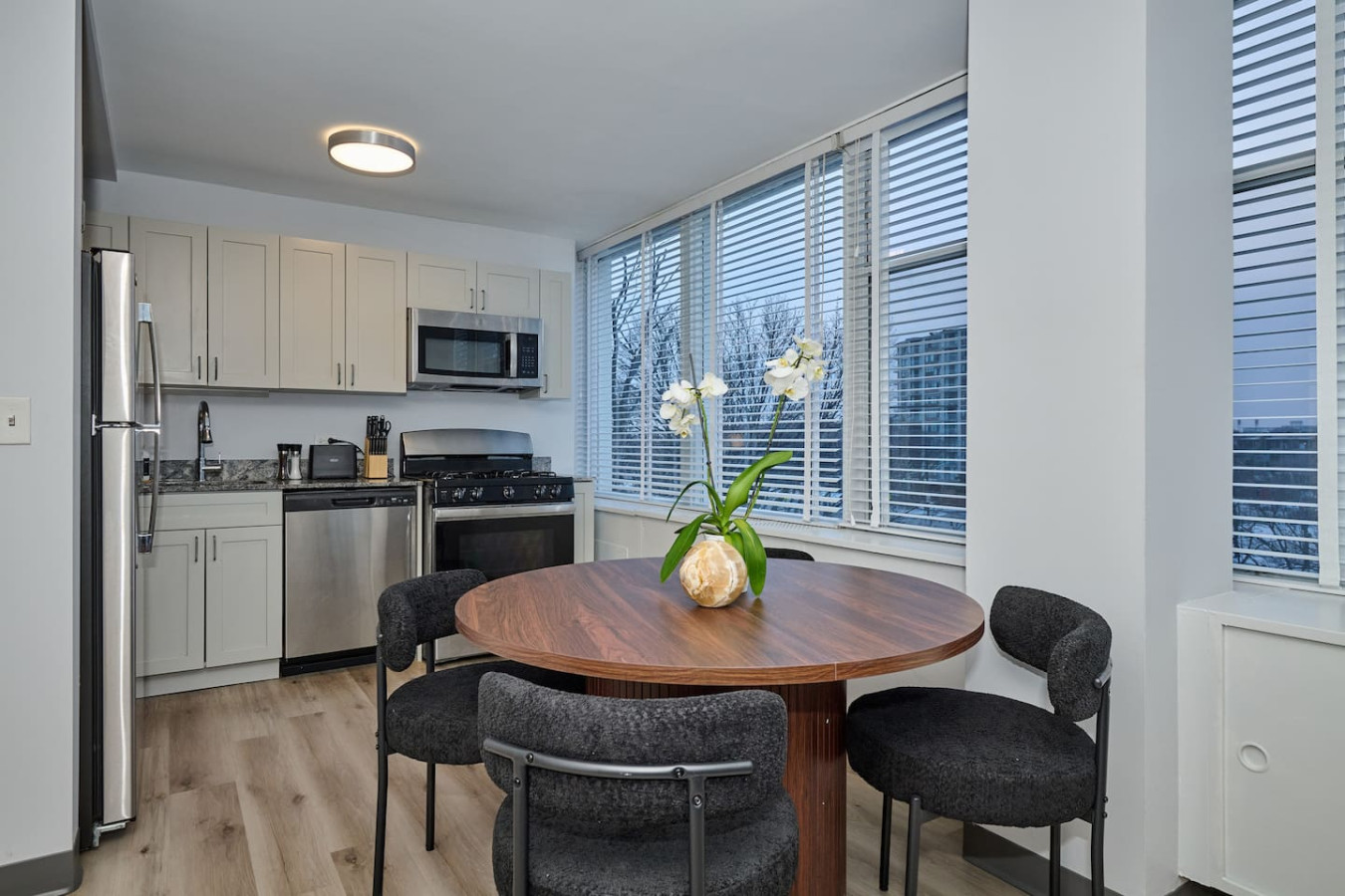 2BR South Loop Oasis * Minutes to Downtown