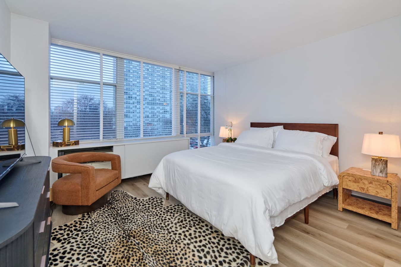 Modern 2BR w/ City View | Fast Wi-Fi + Gym