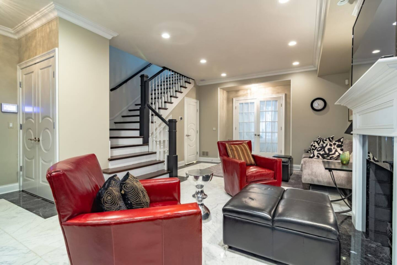 Luxury 4BR 4-Story Chicago Villa Prime Gold Coast
