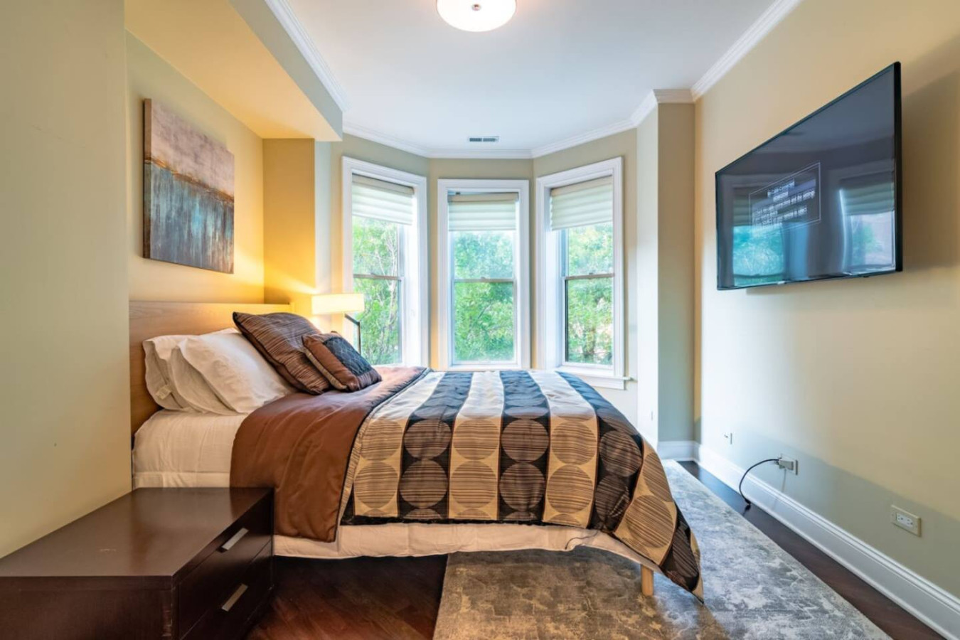 Luxury 4BR 4-Story Chicago Villa Prime Gold Coast