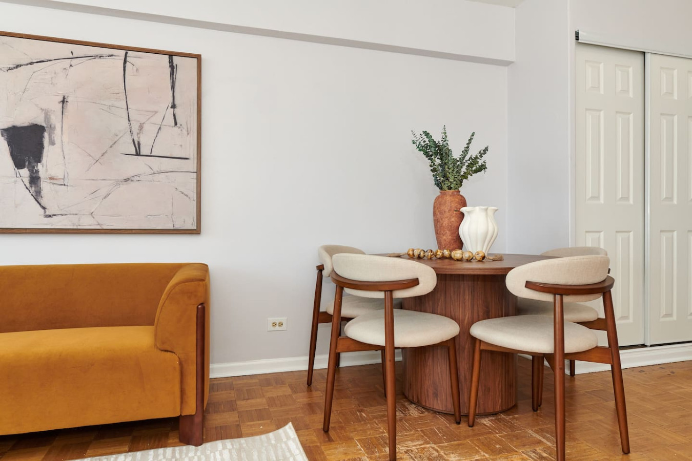 Lakeview stay with 55" TVs * Walk to Lake + Golf