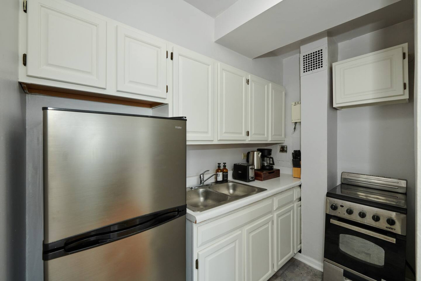 Lakeview stay with 55" TVs * Walk to Lake + Golf
