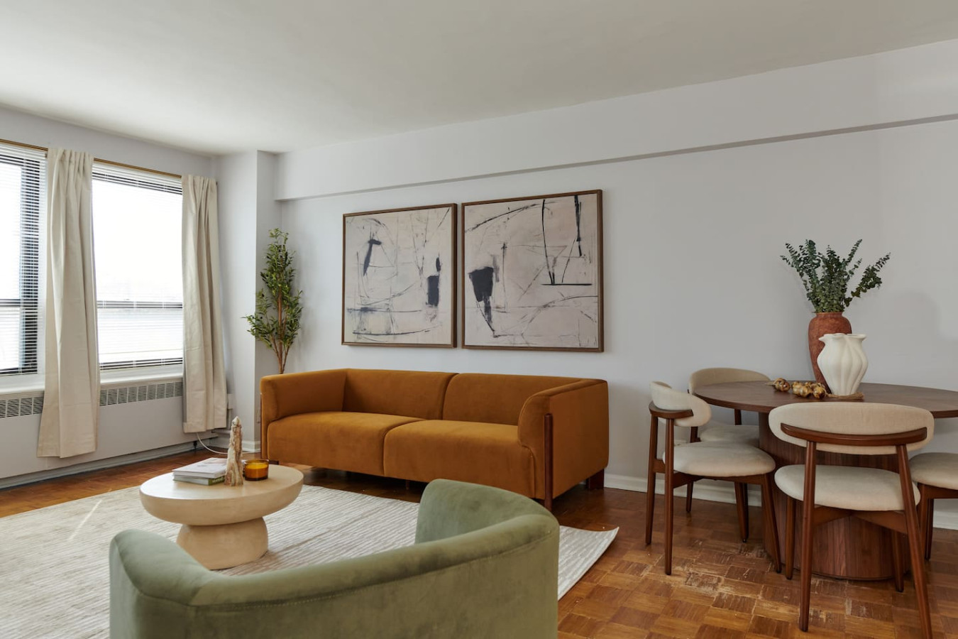 Lakeview stay with 55" TVs * Walk to Lake + Golf