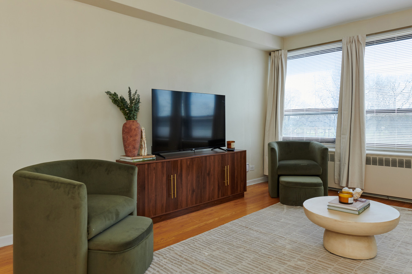 Lakeview Escape * Near Lake + City Access+ Wi-Fi