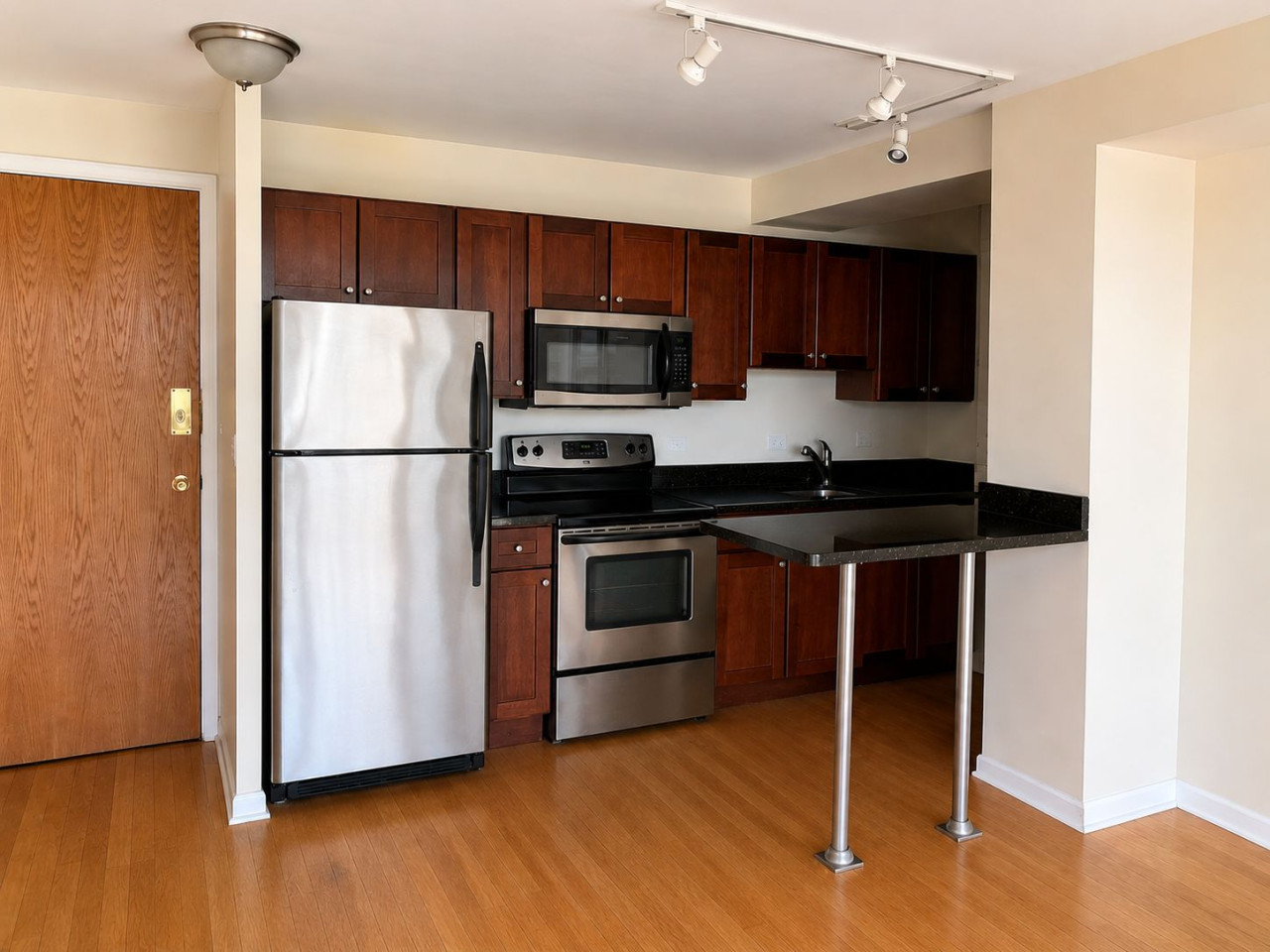 Lakeview Escape * Near Lake + City Access+ Wi-Fi