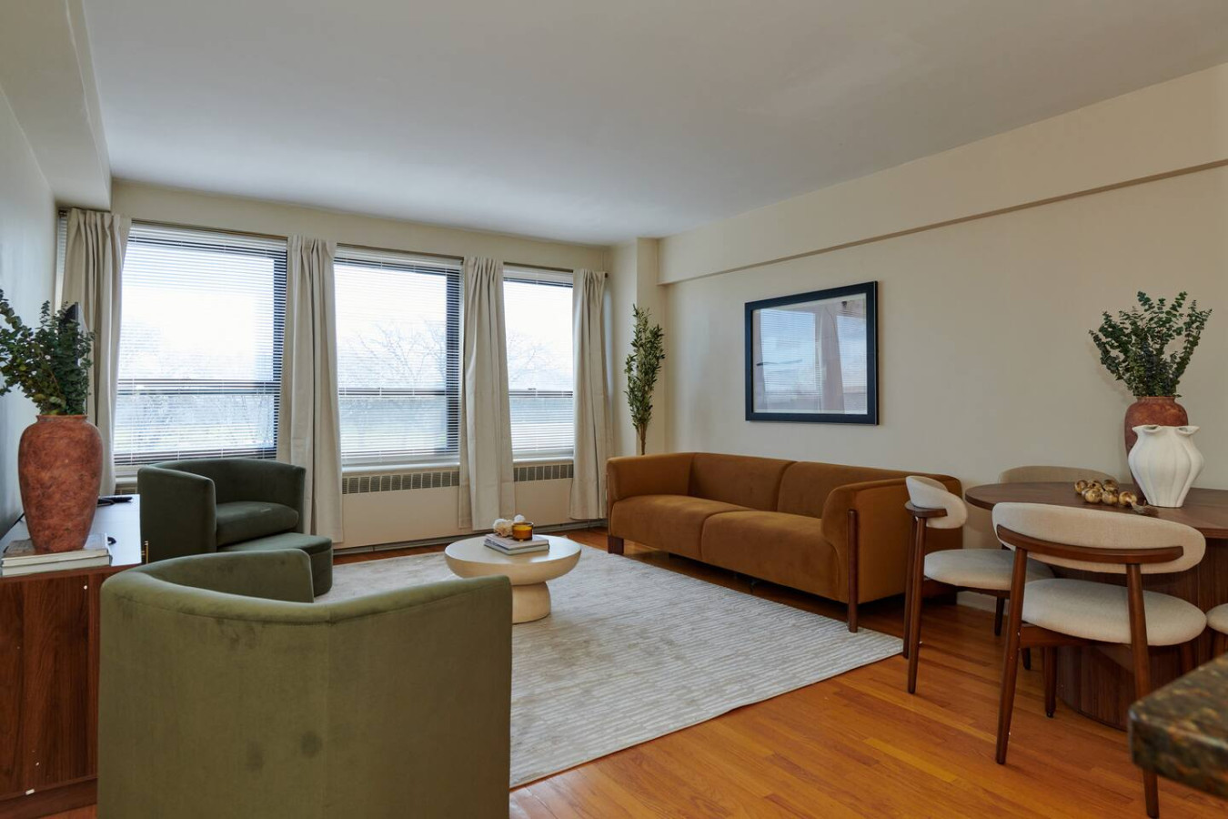 Lakeview Stay | 15mins Walk to Lake + Golf