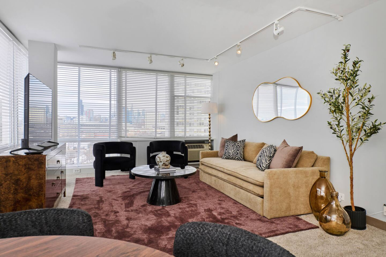 Spacious 3BR * Near Mccormick + City View