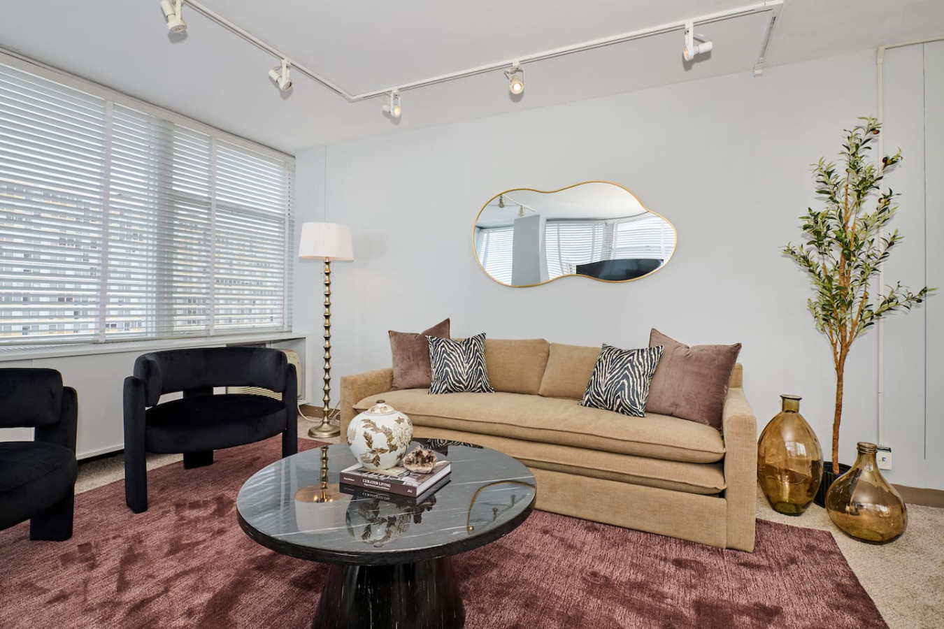 Spacious 3BR * Near Mccormick + City View
