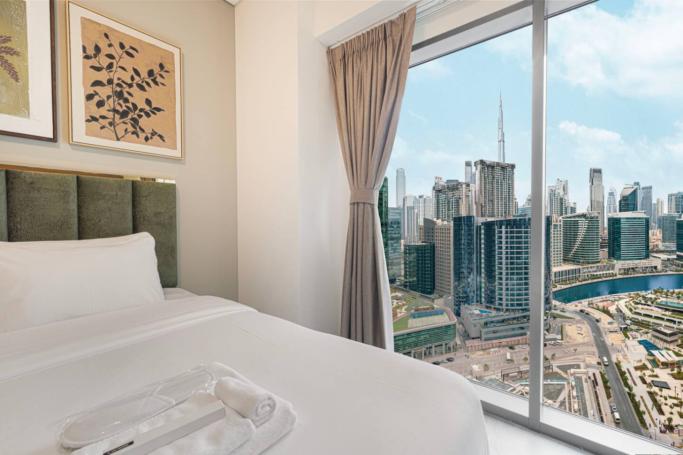 High Floor Burj & Canal View | 5 Mins to Dubai Mall thumbnail 34