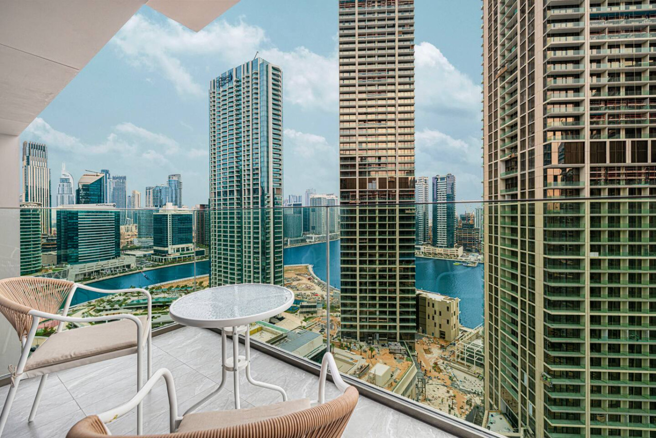 High Floor Burj & Canal View | 5 Mins to Dubai Mall thumbnail 26