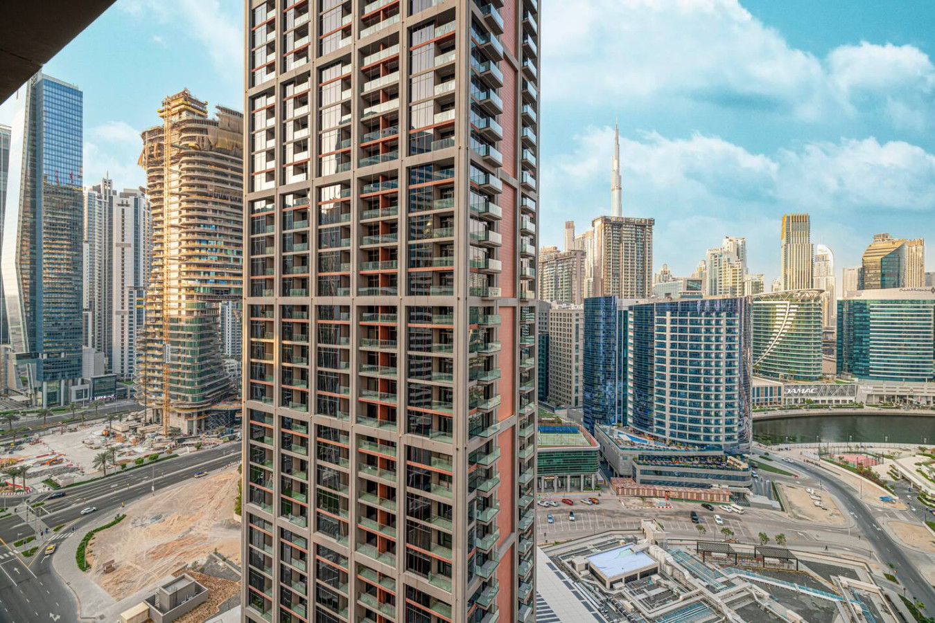 High Floor Burj View | Peninsula One Community thumbnail 41