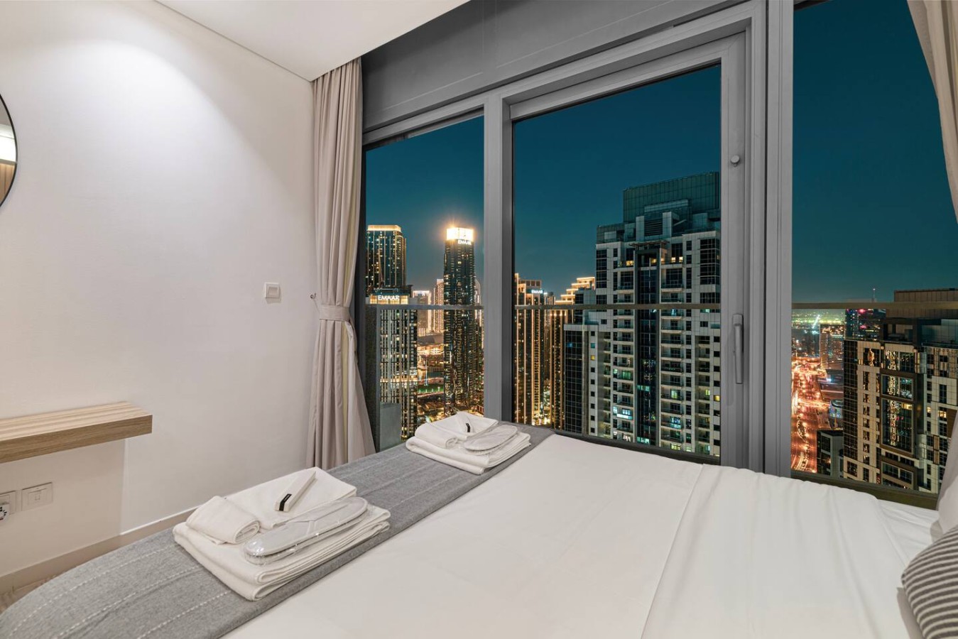 64th Infinity Pool | 2BDR Luxe | 1 of 1 thumbnail 13