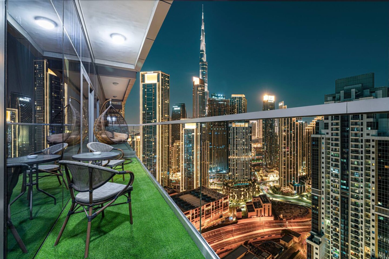 Highest Infinity Pool | Burj View | Spa & Gym thumbnail 2