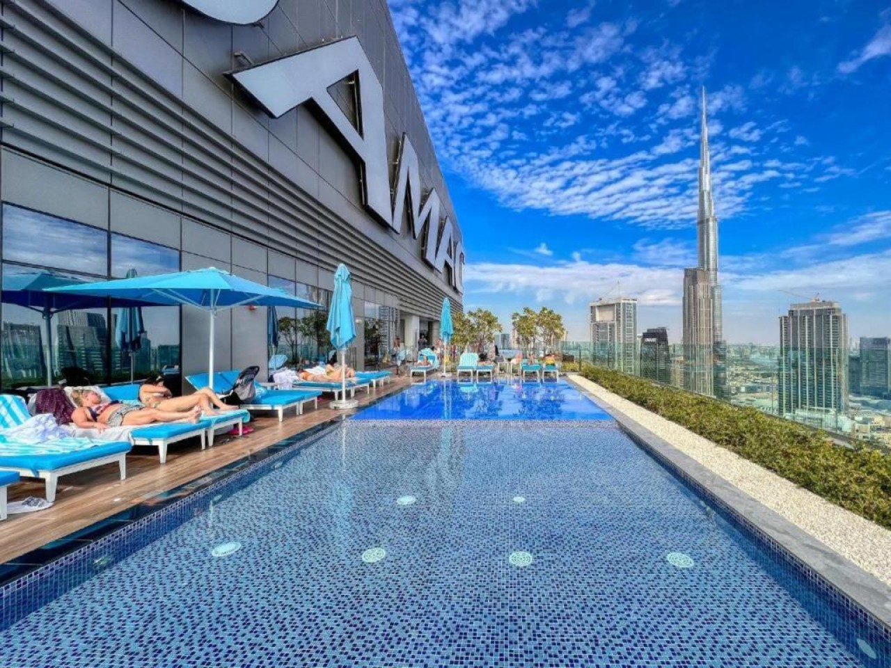 High Infinity Pool | Burj Khalifa View | Spa & Gym photo