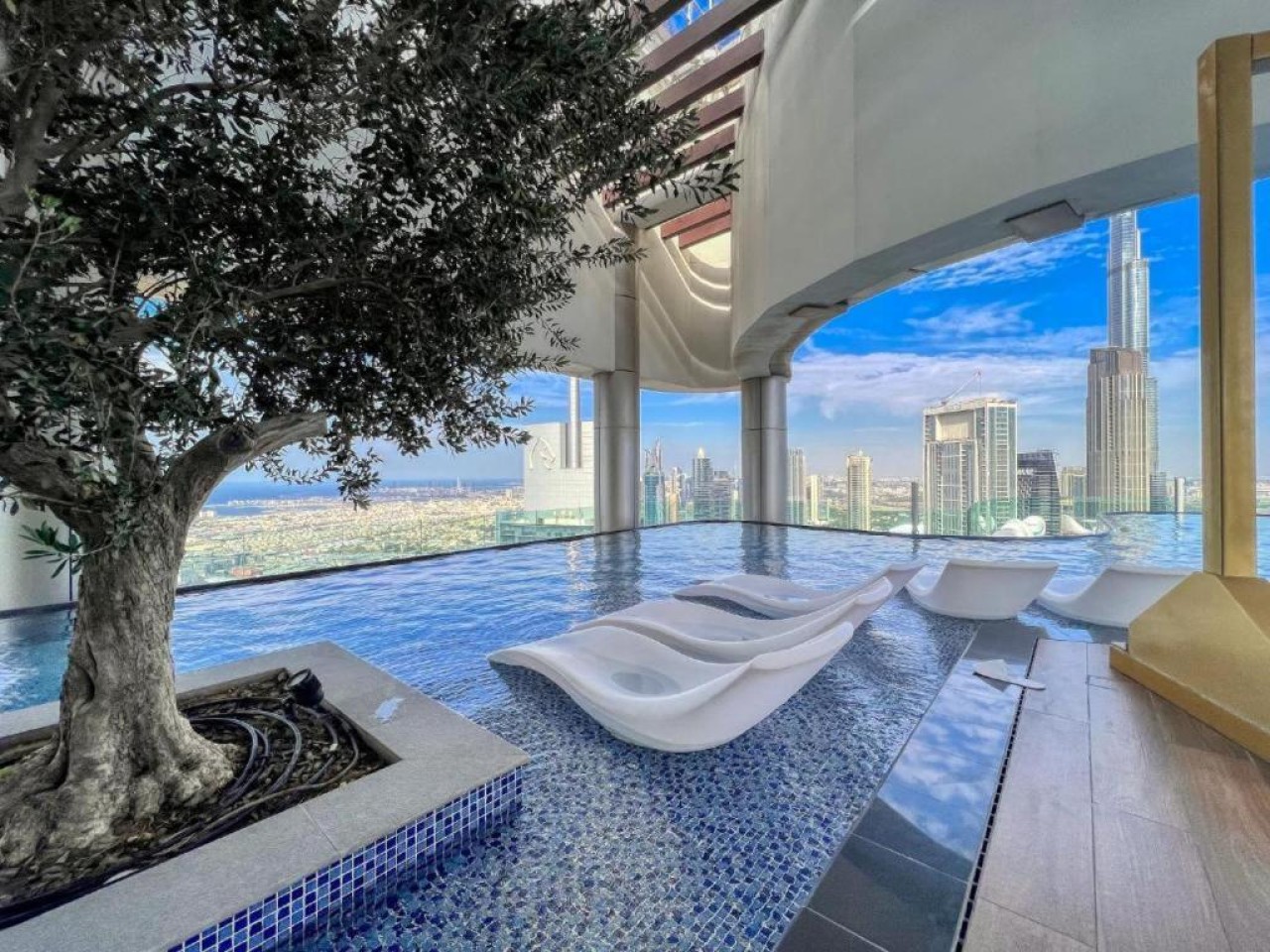 High Infinity Pool | Burj Khalifa View | Spa & Gym photo