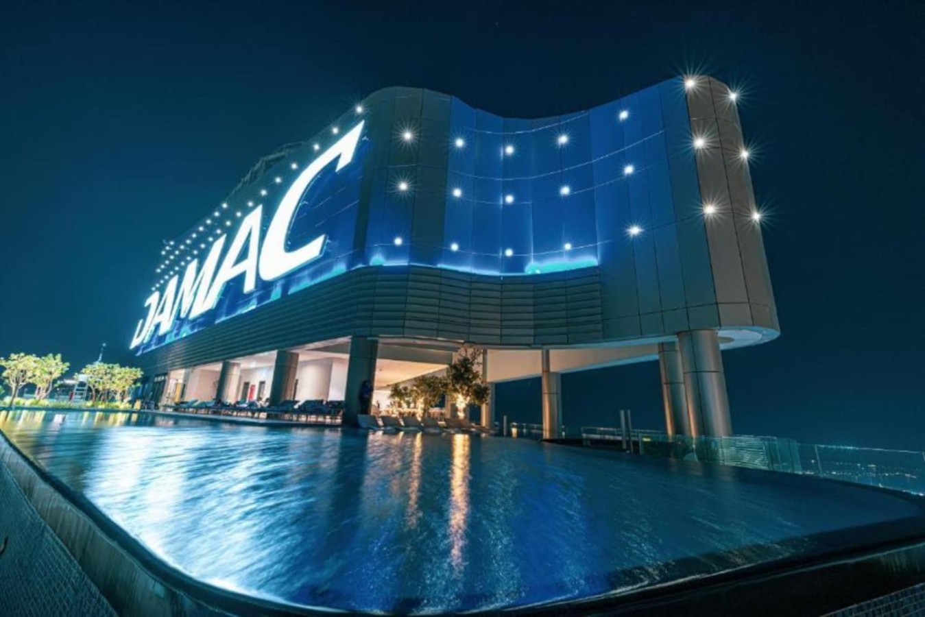 64th Floor Infinity Pool w Spa | Dubai Mall 10 Mins photo