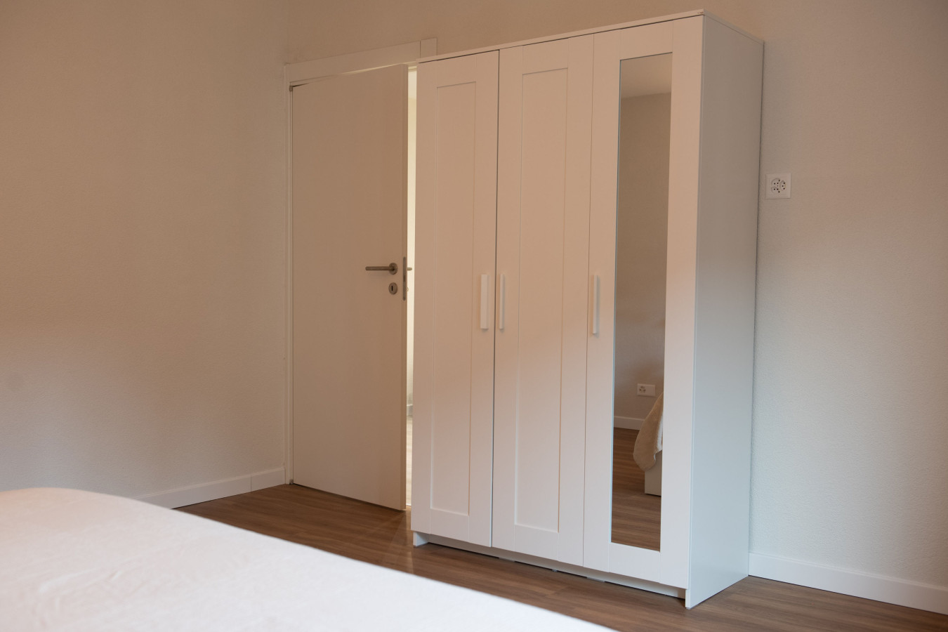 Leaf Apartment in Zurich Oerlikon photo