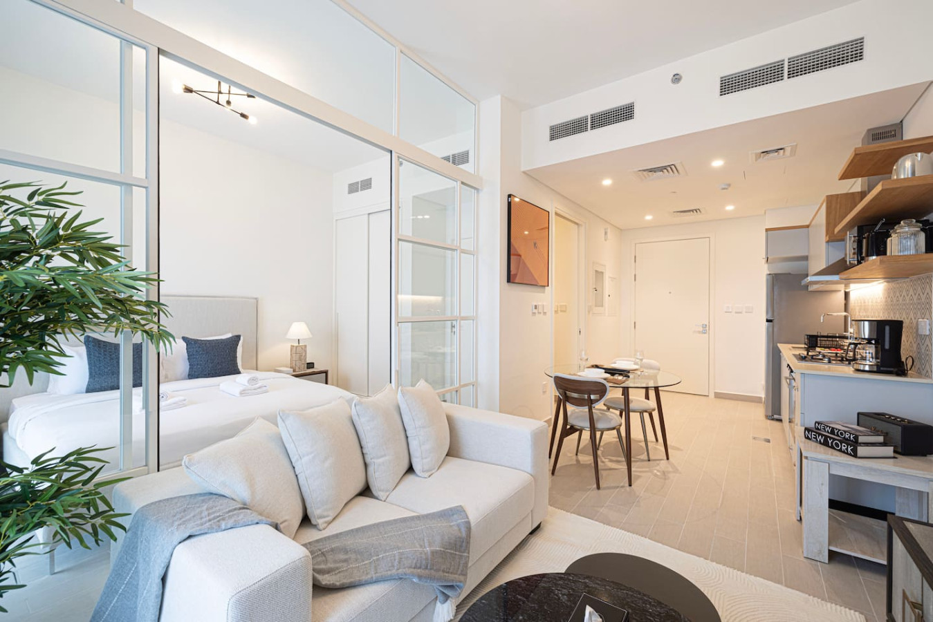 Pool / Gym / Yoga Studio / Pool table / Co-working