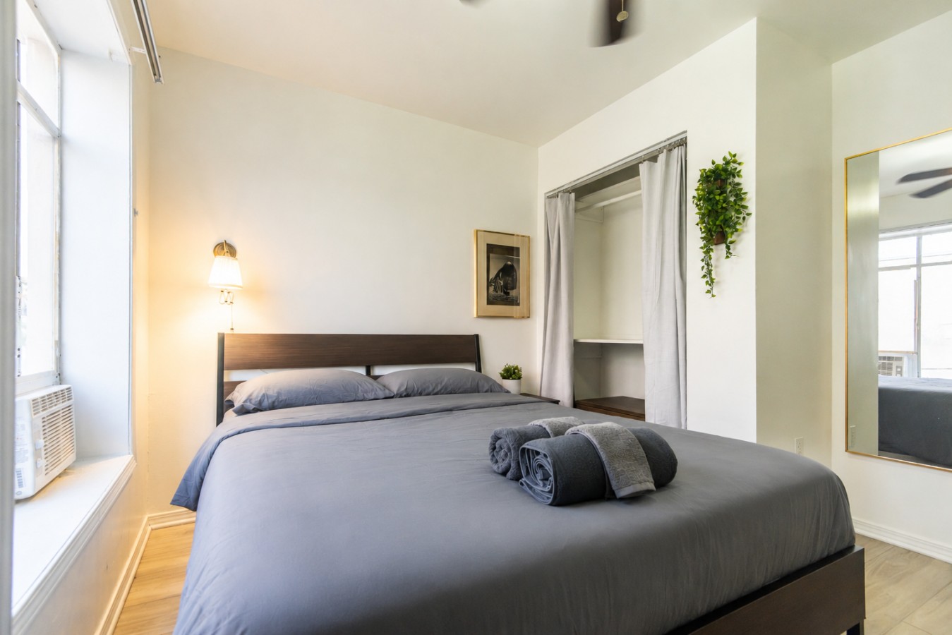 Affordable Bright Room + Spacious Closet Near Usc - Los Angeles, CA