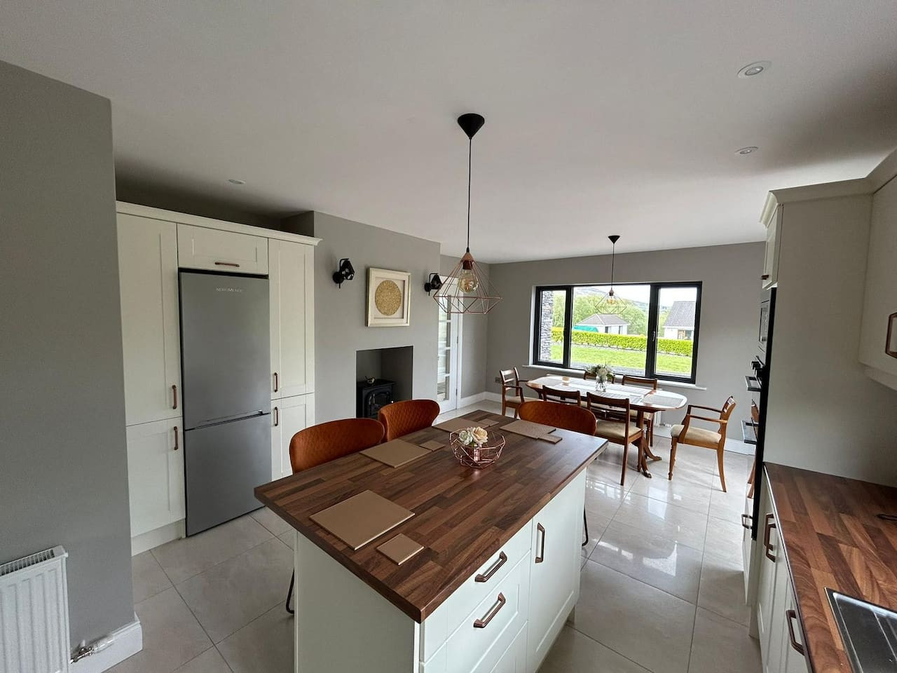 Carhan House - Newly Renovated Spacious Bungalow
