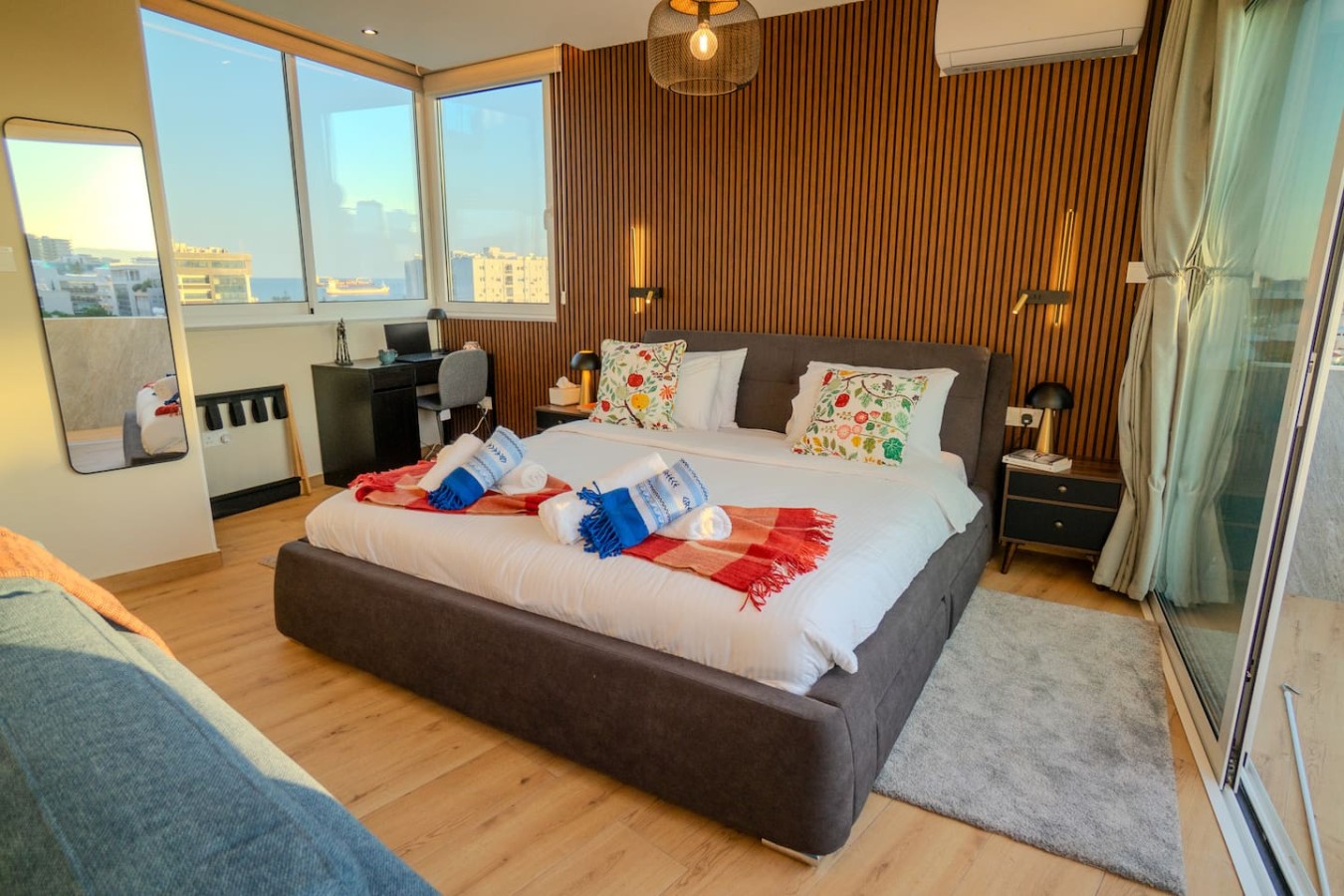 Penthouse Sea Views 4.98 Super Host & Brand New