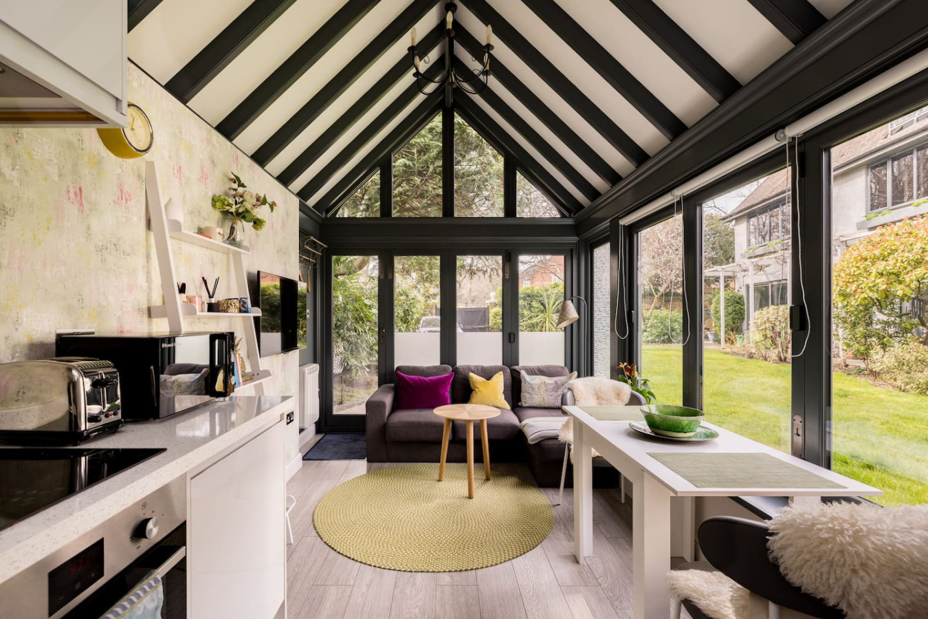 Robin's Nest, 1 bedroom near Wimbledon